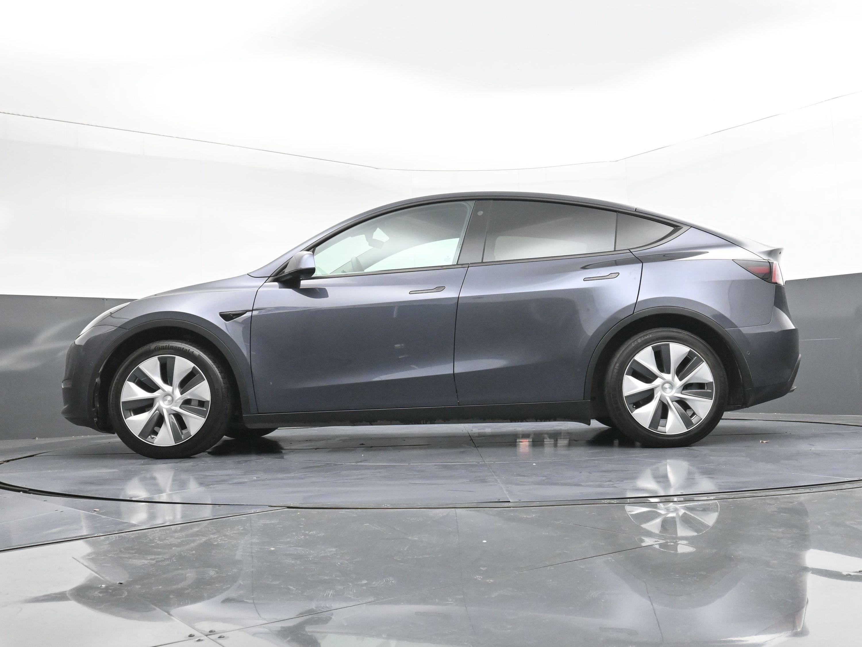 Used 2022 Tesla Model Y Long Range image 27