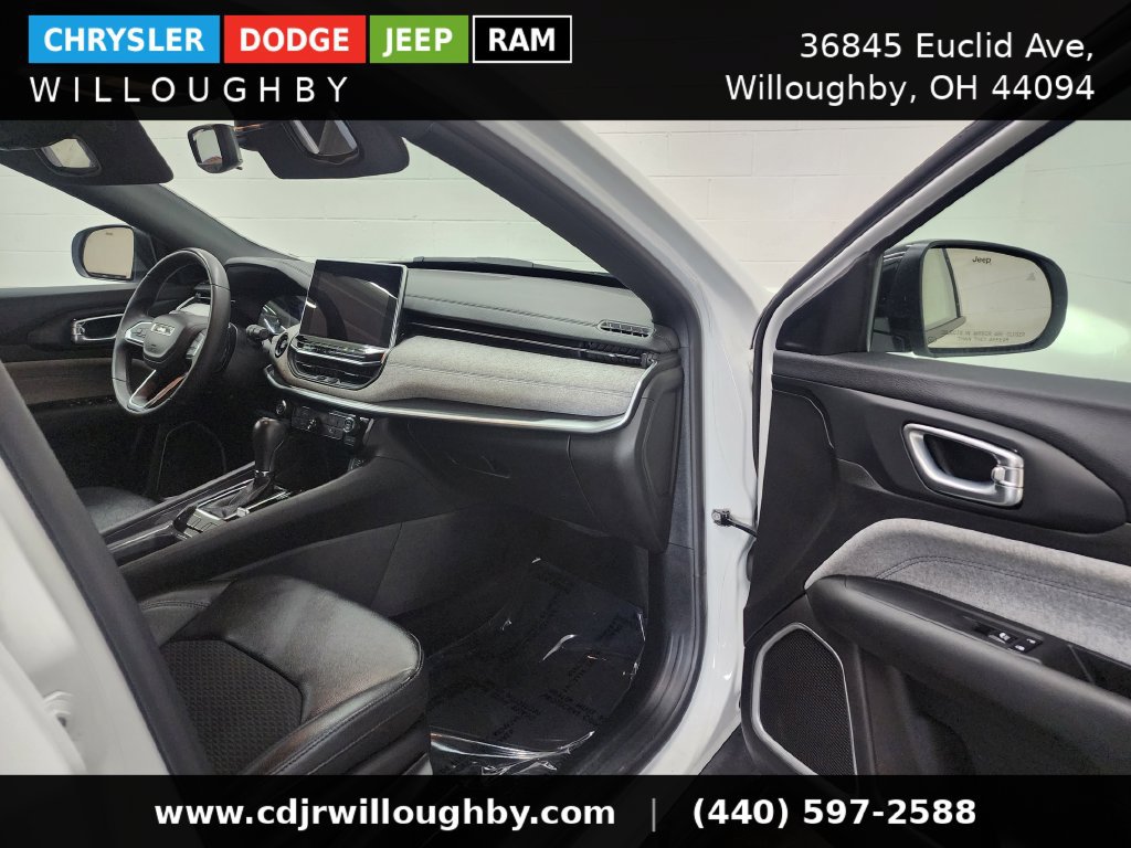 Used 2024 Jeep Compass Latitude AWD/4WD image 32
