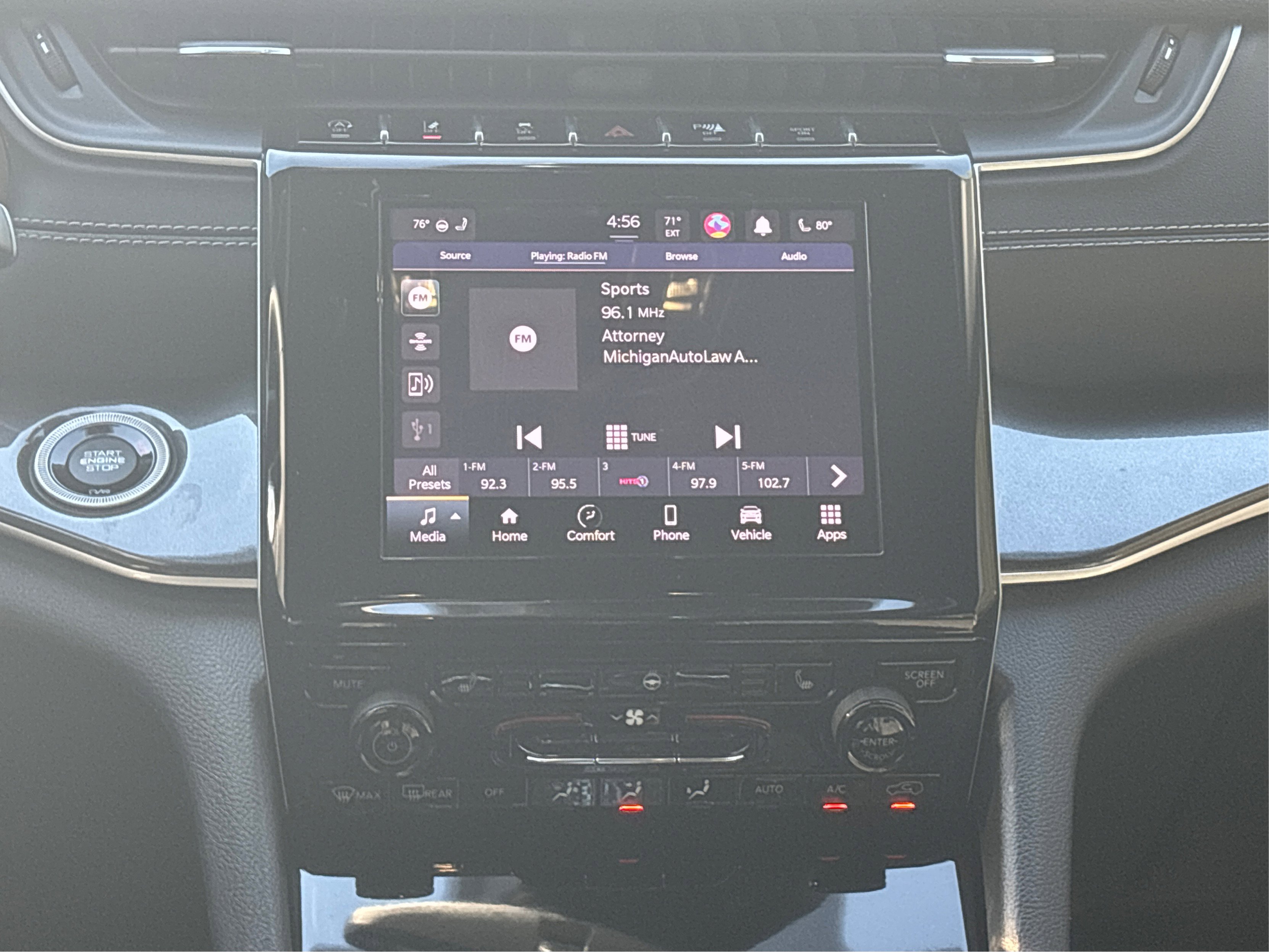 Used 2023 Jeep Grand Cherokee Altitude image 16