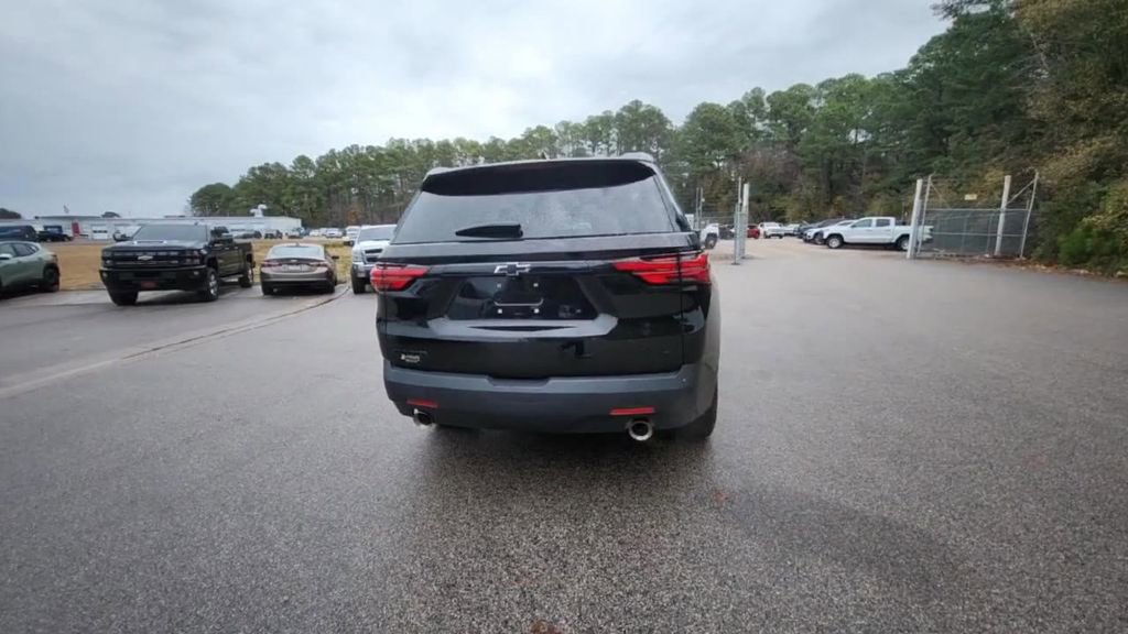 Used 2023 Chevrolet Traverse LT w/ Midnight/Sport Edition image 4