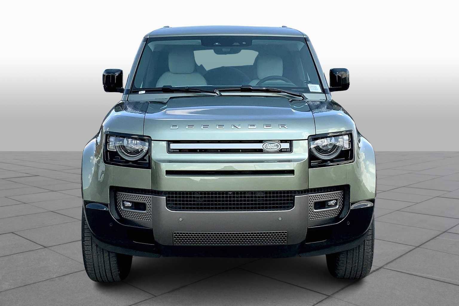 New 2025 Land Rover Defender 130 X-Dynamic SE image 3