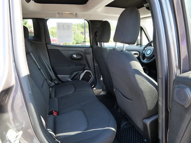 Used 2017 Jeep Renegade Latitude w/ Popular Equipment Group AWD/4WD image 9