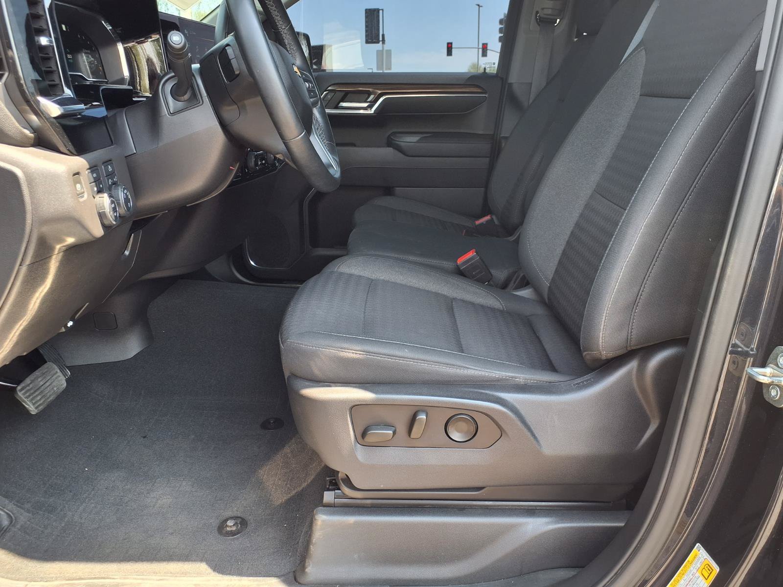 Used 2023 Chevrolet Silverado 1500 LT AWD/4WD image 21