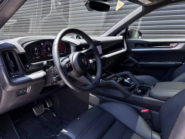 Certified 2025 Porsche Cayenne S AWD/4WD image 4