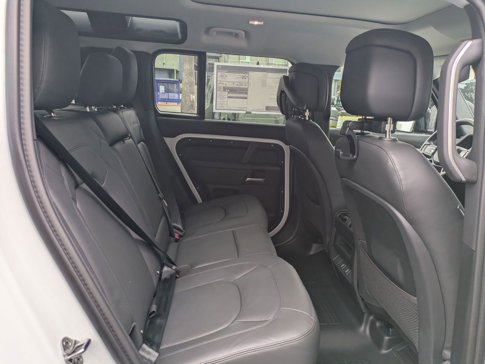 New 2026 Land Rover Defender 110 X-Dynamic SE image 31