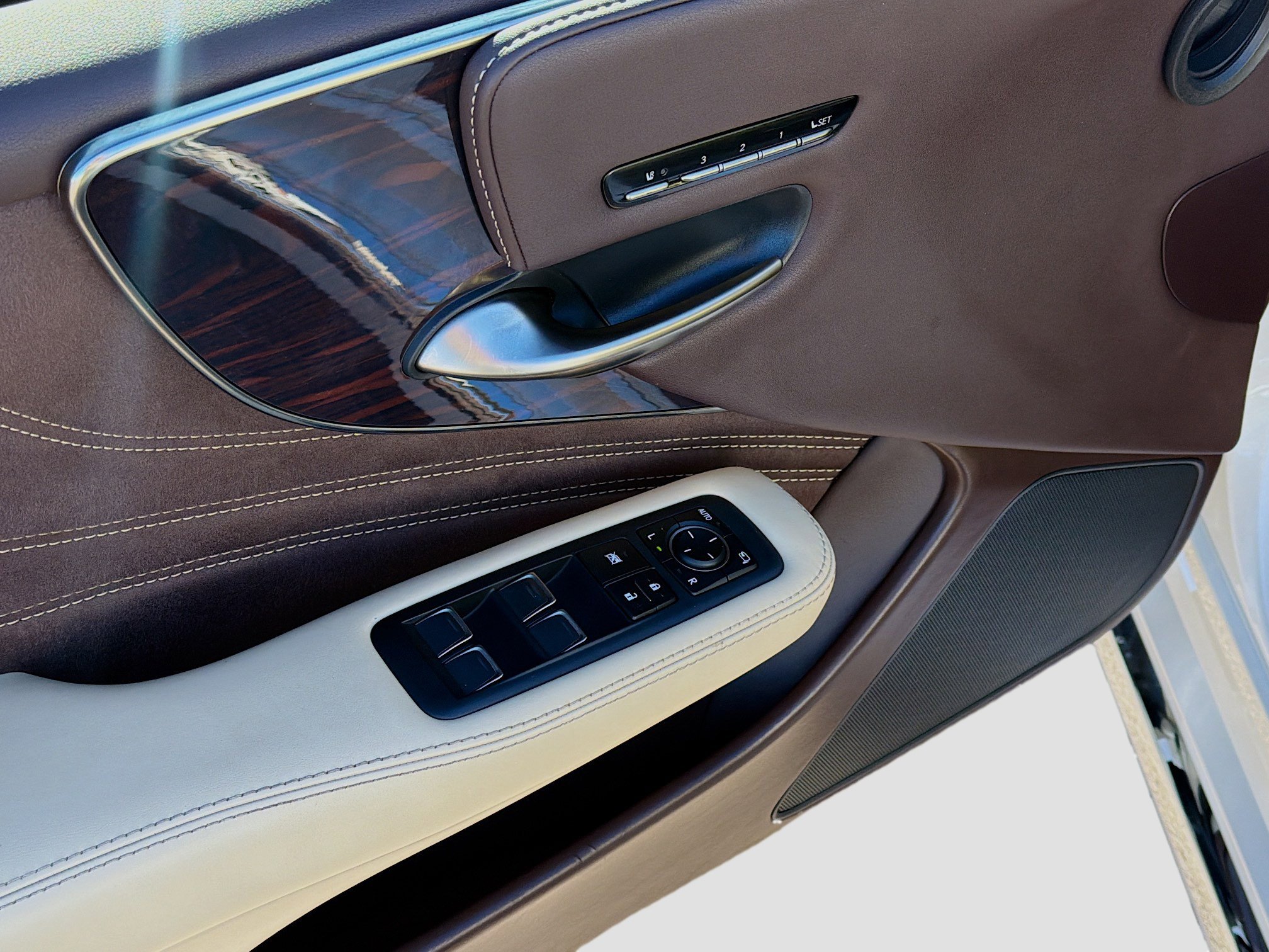 Used 2020 Lexus LS 500 w/ Interior Upgrade Package image 23