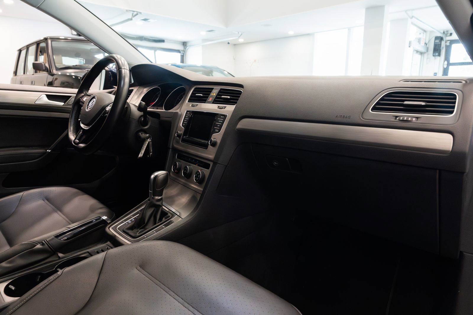 Used 2015 Volkswagen Golf S image 10