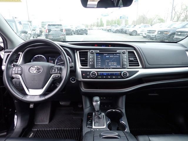 Used 2019 Toyota Highlander XLE AWD/4WD image 21