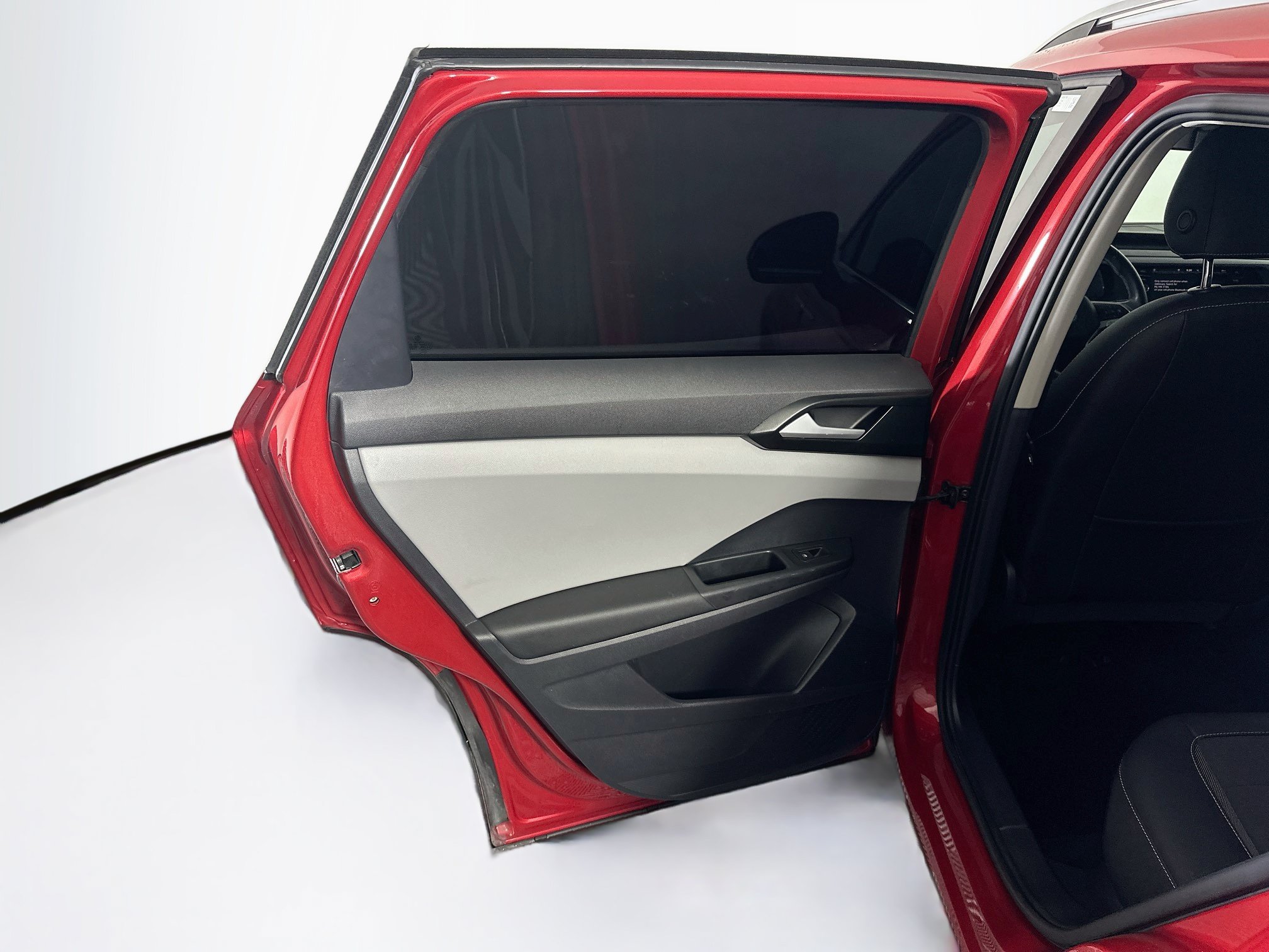 Used 2022 Volkswagen Taos SE w/ Panoramic Sunroof Package FWD image 28
