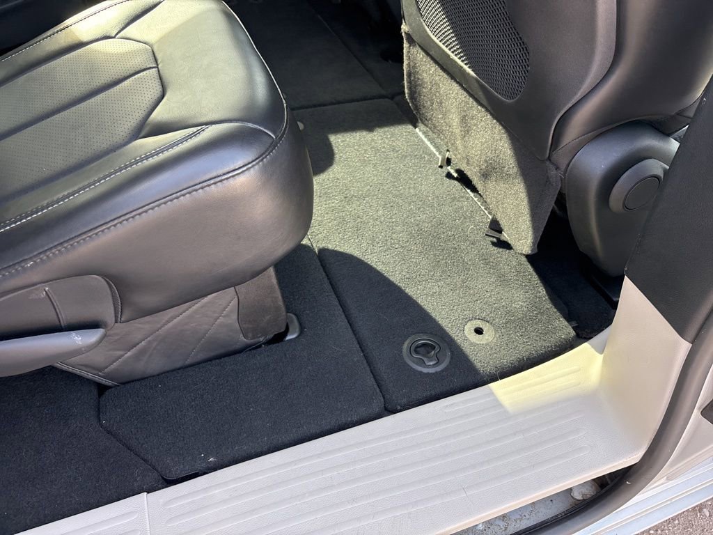 Used 2024 Chrysler Pacifica Touring-L FWD image 24