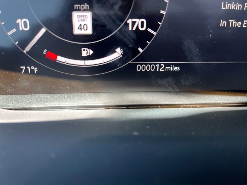 New 2025 Land Rover Discovery Sport Dynamic SE image 18