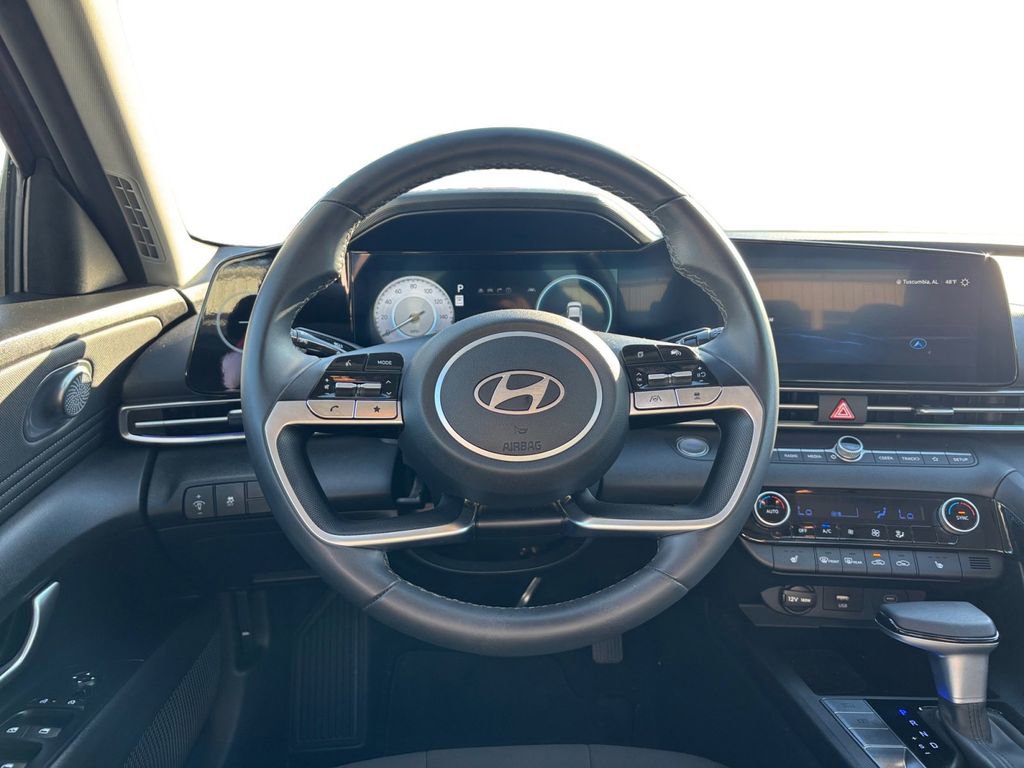 Used 2024 Hyundai Elantra SEL w/ Convenience Package image 18