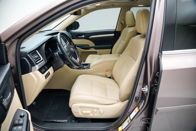 Used 2018 Toyota Highlander XLE image 15
