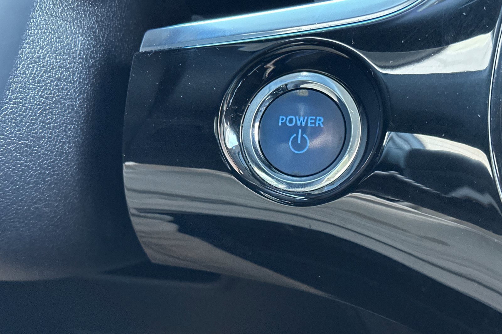 Certified 2019 Toyota Prius Prime Advanced w/ Preferred Accessory Package image 22