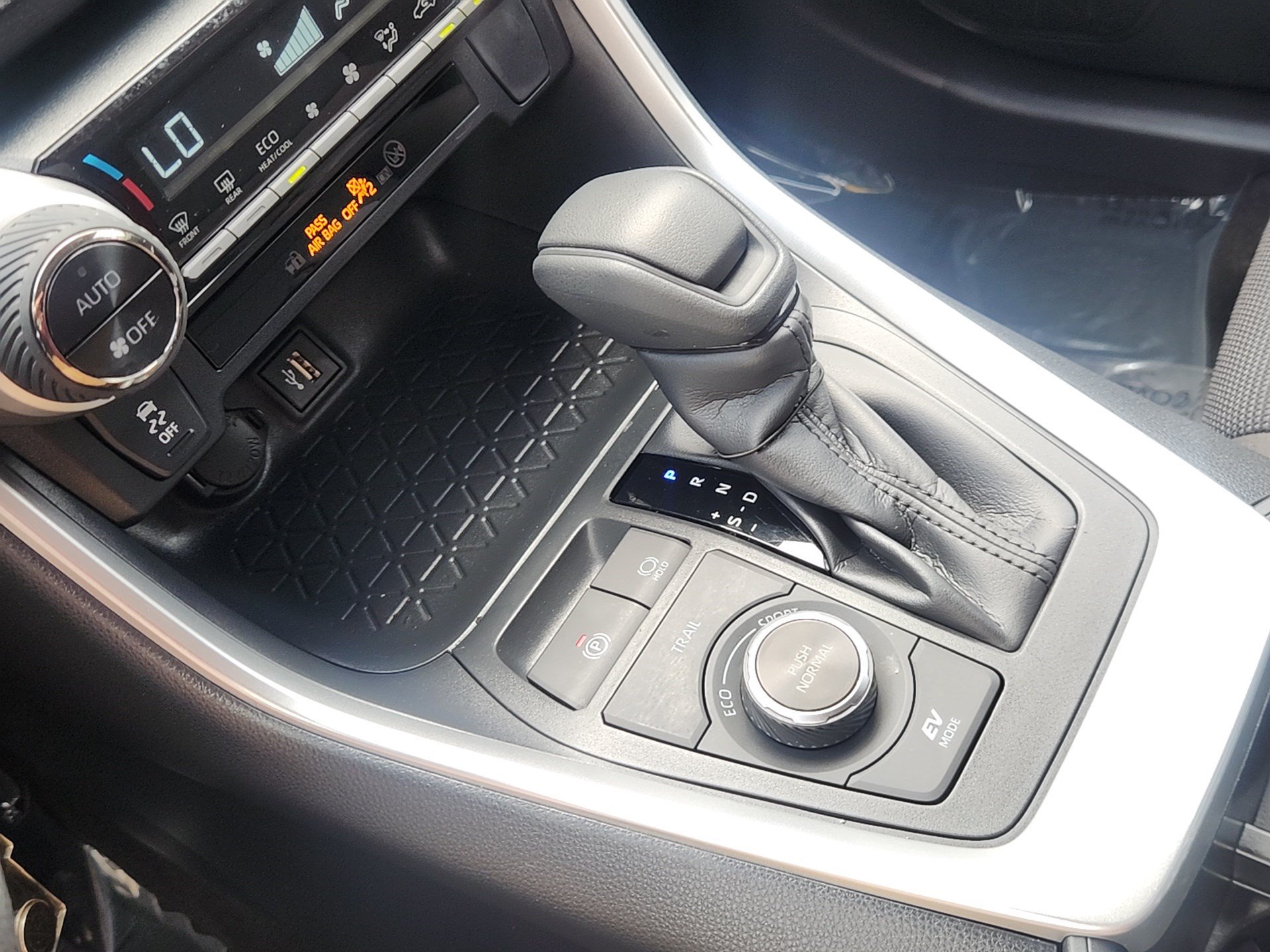 Certified 2025 Toyota RAV4 LE AWD/4WD image 17