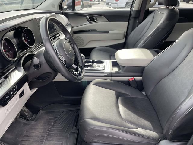 Used 2024 Kia Carnival LX image 17