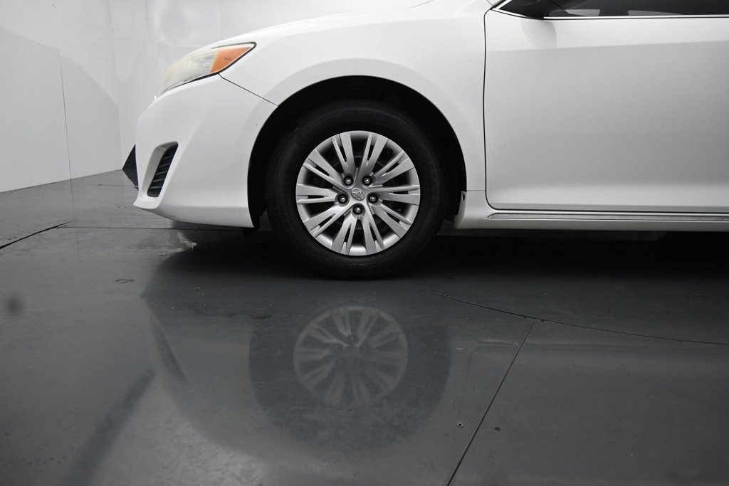 Used 2014 Toyota Camry LE FWD image 15