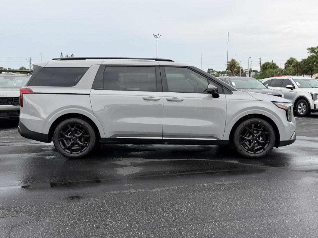 New 2026 Kia Carnival SX w/ SX Dark Edition Package FWD image 3