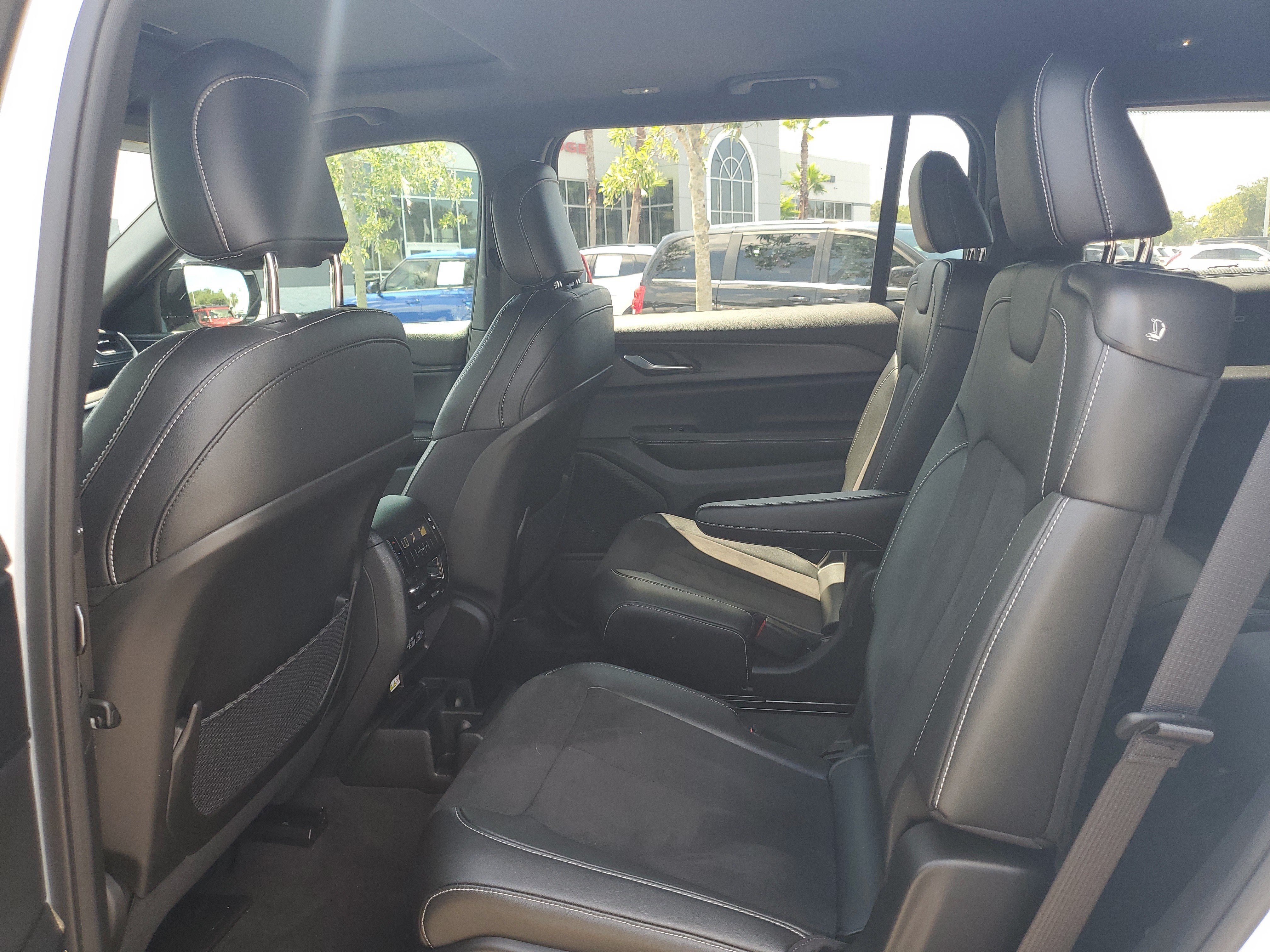 Used 2024 Jeep Grand Cherokee L Altitude RWD image 13