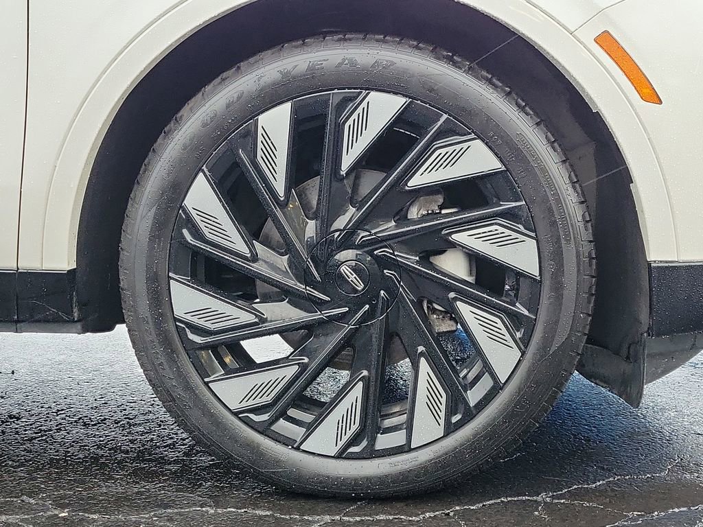 Certified 2024 Lincoln Nautilus Reserve w/ Equipment Group 202A image 9