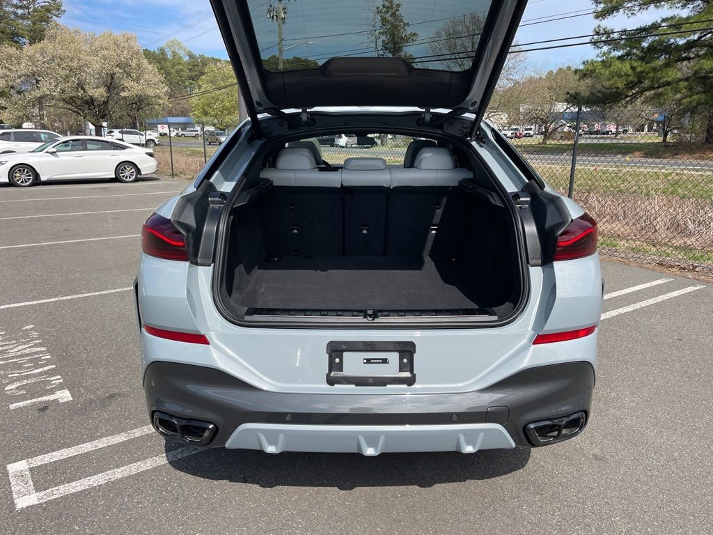 Used 2026 BMW X6 M60i w/ Executive Package image 24