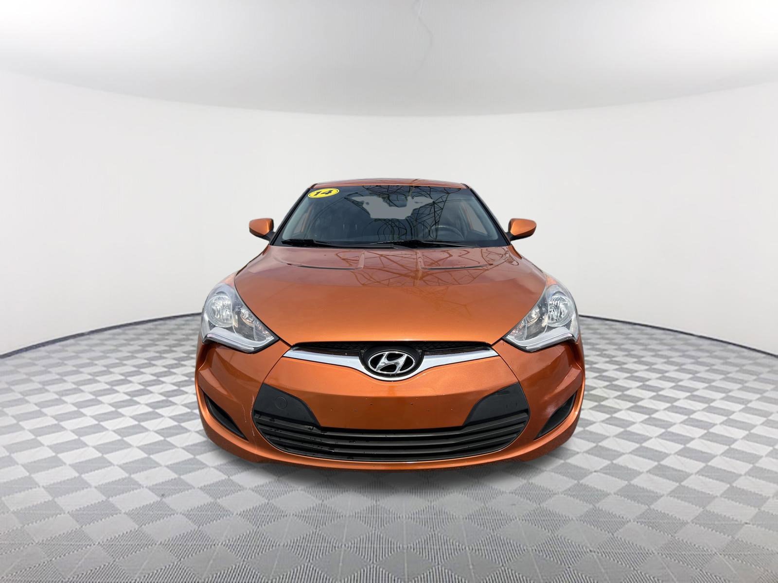 Used 2014 Hyundai Veloster FWD image 2