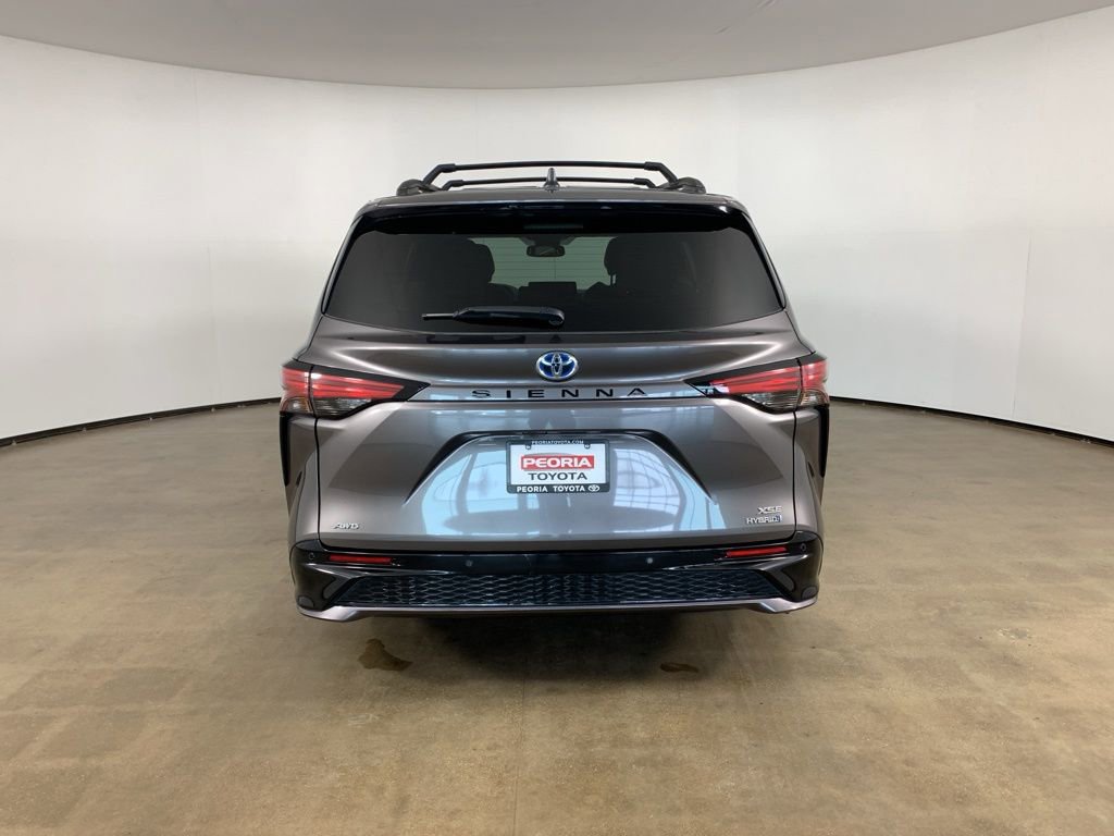 Used 2022 Toyota Sienna XSE image 10