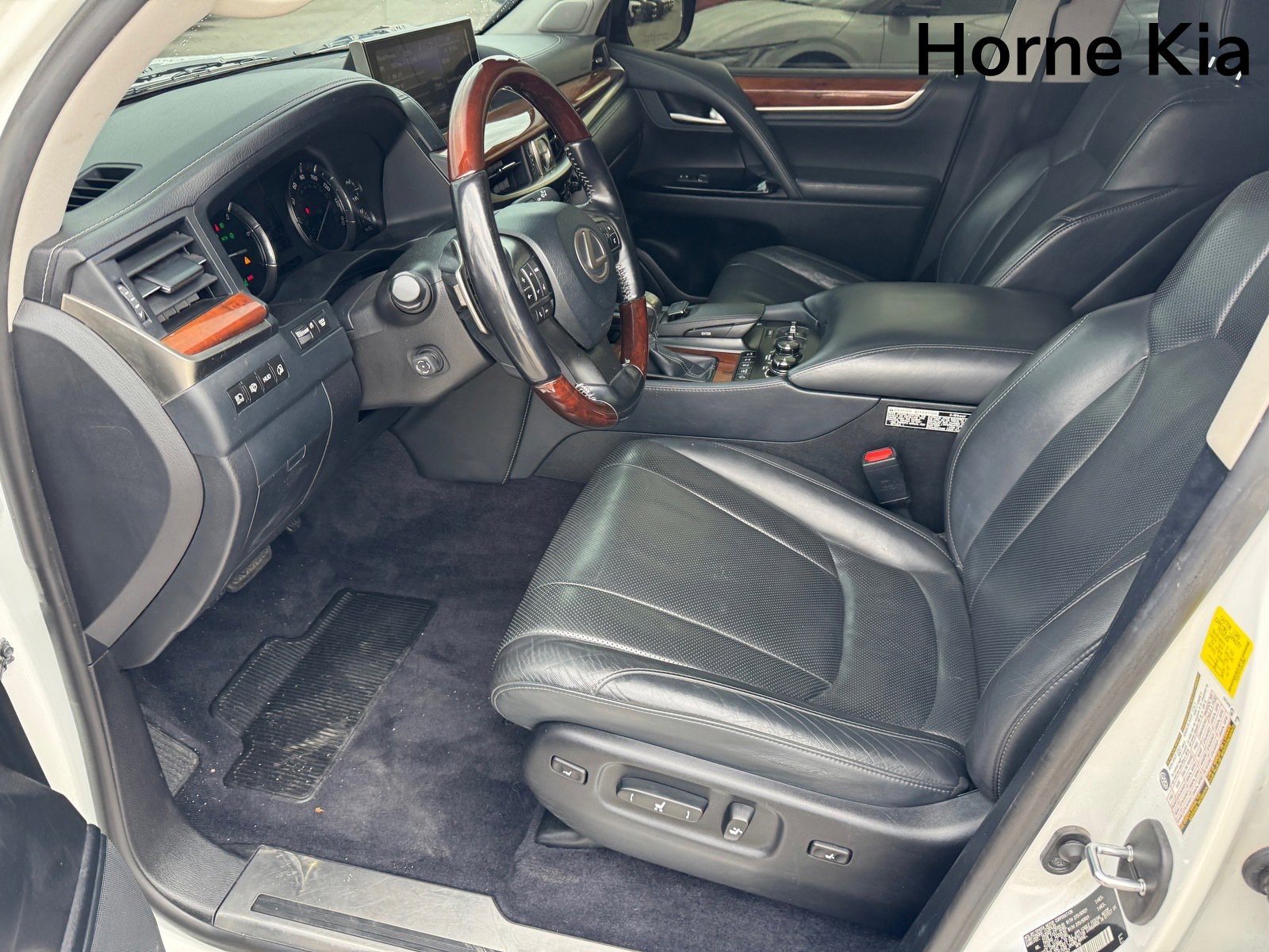 Used 2018 Lexus LX 570 4WD w/ Luxury Package image 9