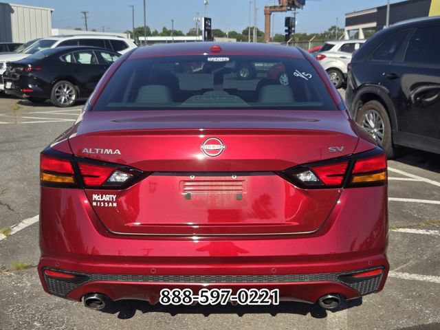Used 2024 Nissan Altima 2.5 SV w/ SV Premium Package FWD image 4