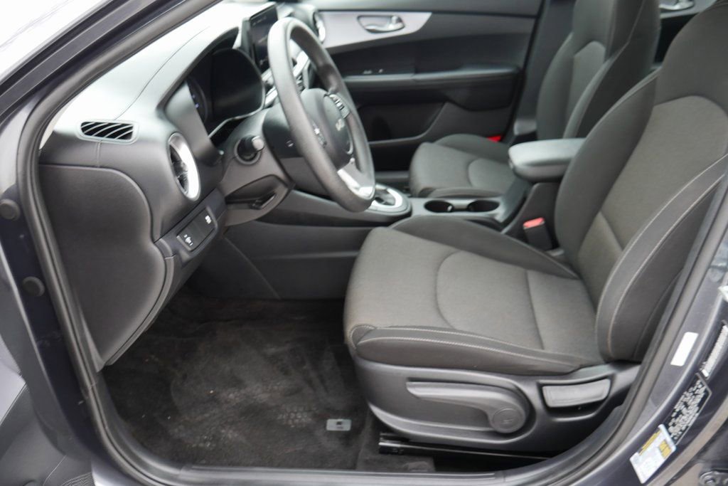 Used 2022 Kia Forte LXS image 8