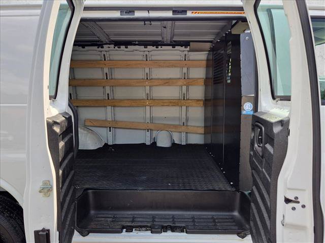 Used 2025 GMC Savana 2500 w/ Driver Convenience Package RWD image 4