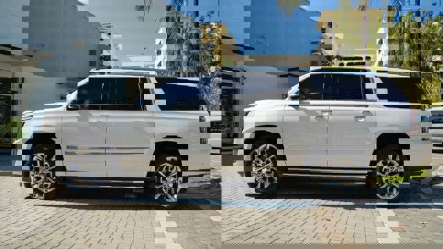 Used 2019 Cadillac Escalade ESV Premium Luxury image 13