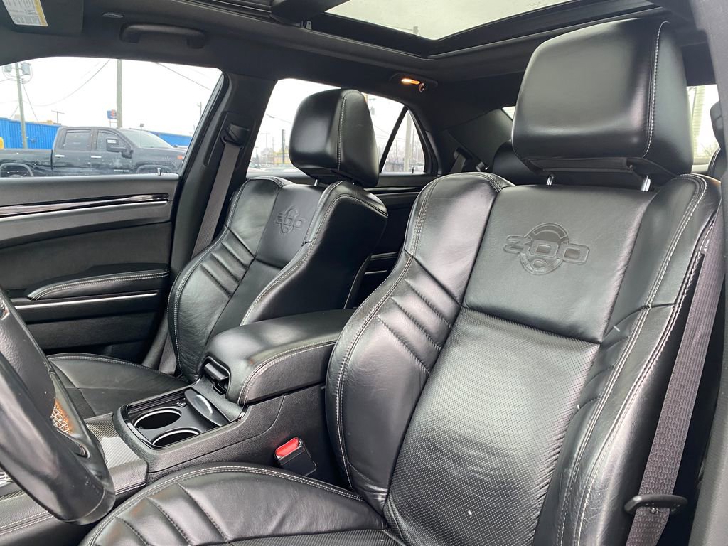 Used 2023 Chrysler 300 C image 11