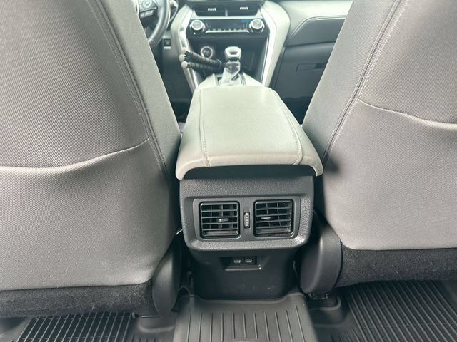 Used 2023 Toyota Venza LE AWD/4WD image 23