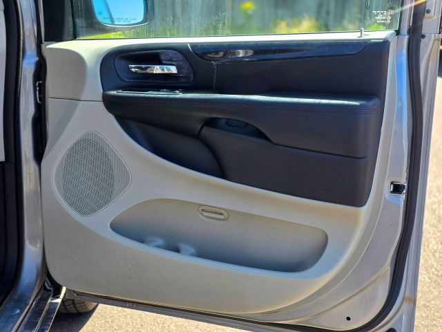 Used 2013 Dodge Grand Caravan SXT FWD image 36