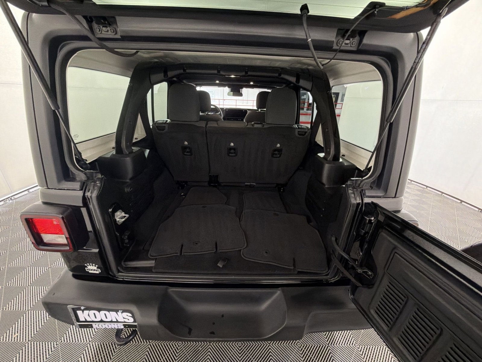 Used 2024 Jeep Wrangler Sport S image 24