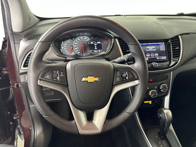 Used 2022 Chevrolet Trax LT w/ LT Convenience Package image 14