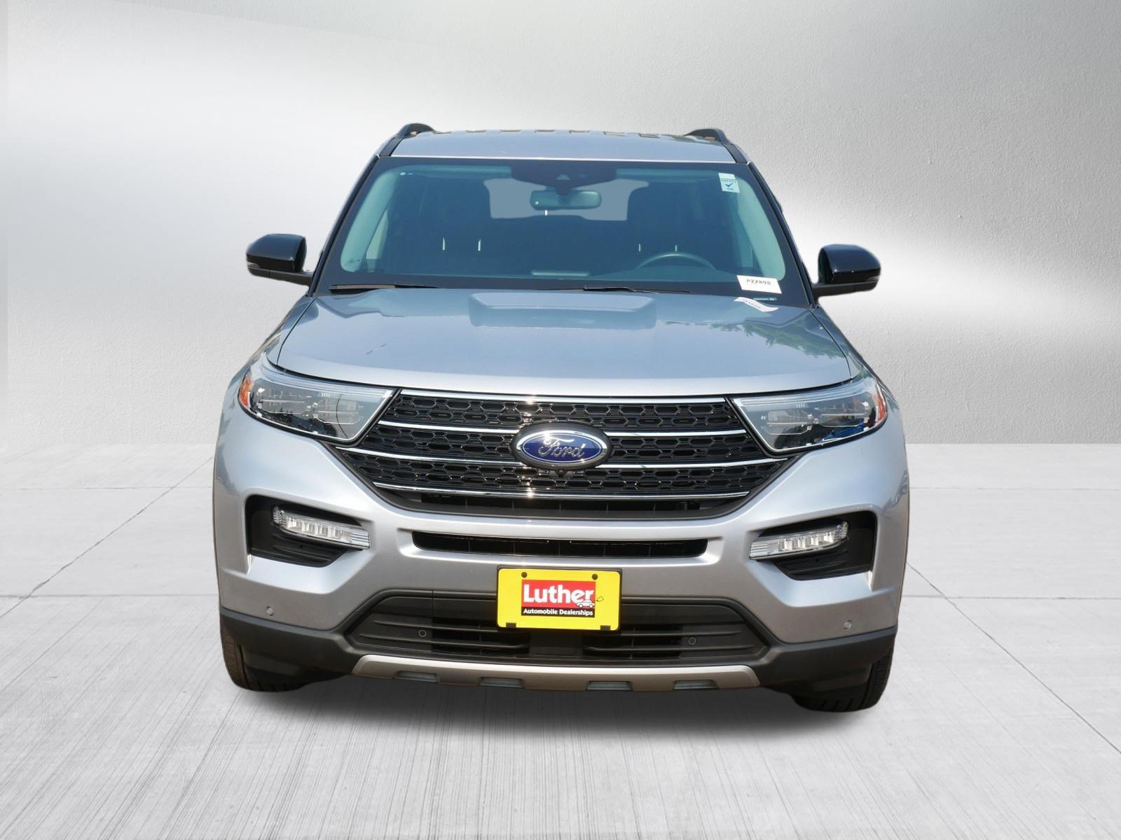 Used 2023 Ford Explorer XLT w/ Equipment Group 202A AWD/4WD image 2