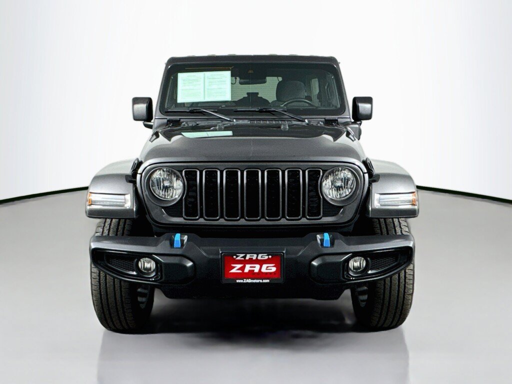 Used 2024 Jeep Wrangler Unlimited w/ Convenience Group AWD/4WD image 8