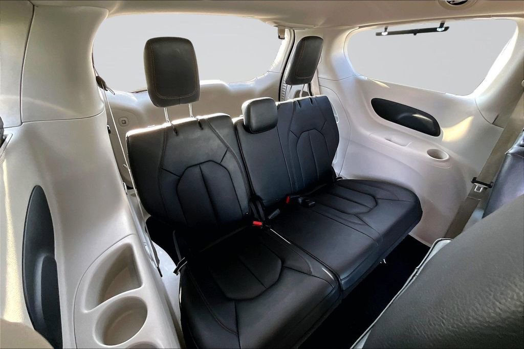 Used 2018 Chrysler Pacifica Touring-L image 21