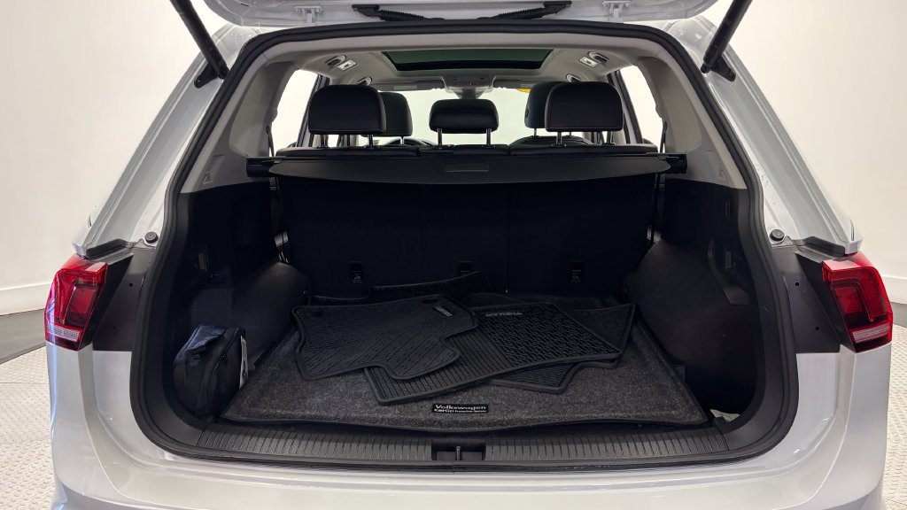Used 2024 Volkswagen Tiguan SE w/ Panoramic Sunroof Package AWD/4WD image 40