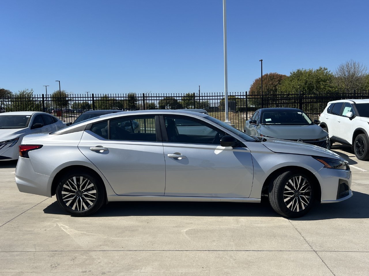 Used 2026 Nissan Altima 2.5 SV FWD image 3