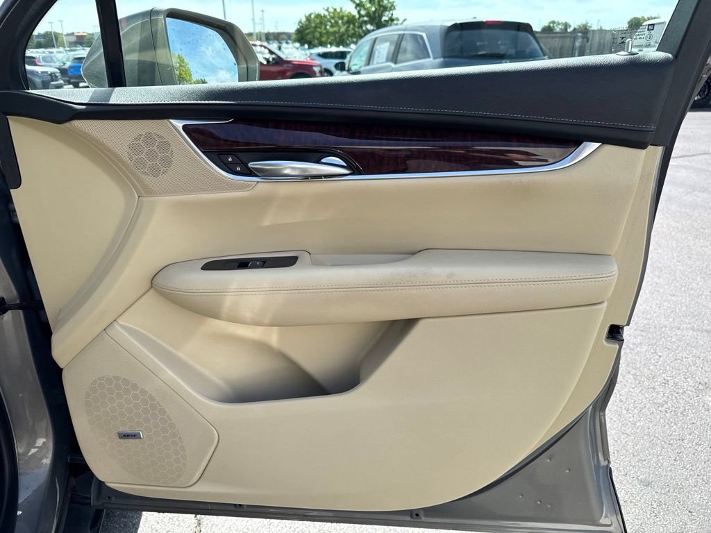 Used 2018 Cadillac XT5 Luxury w/ Driver Awareness Package AWD/4WD image 40