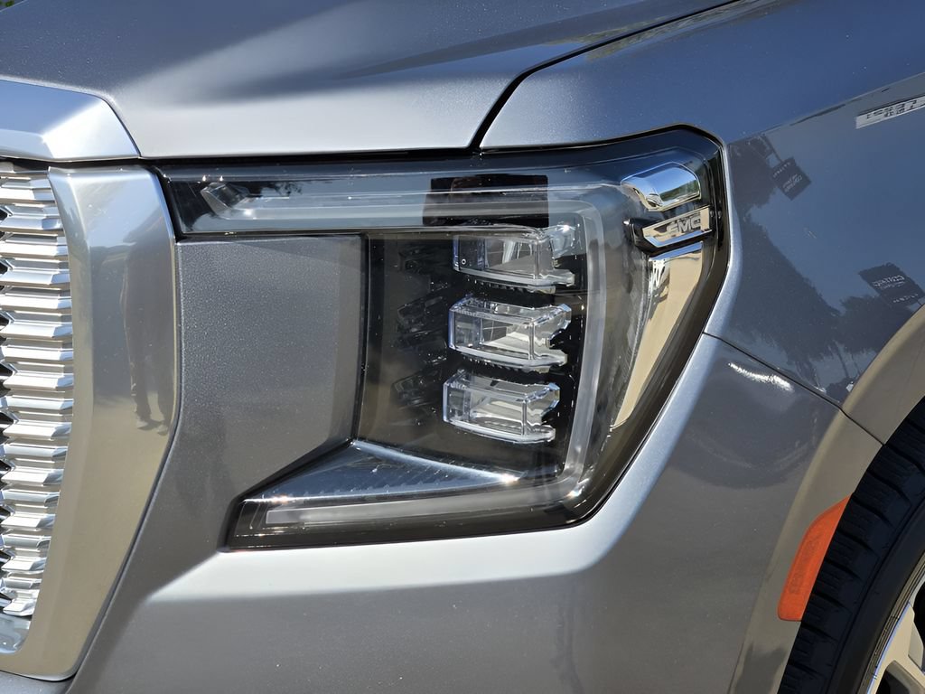 Used 2022 GMC Yukon XL Denali RWD image 9