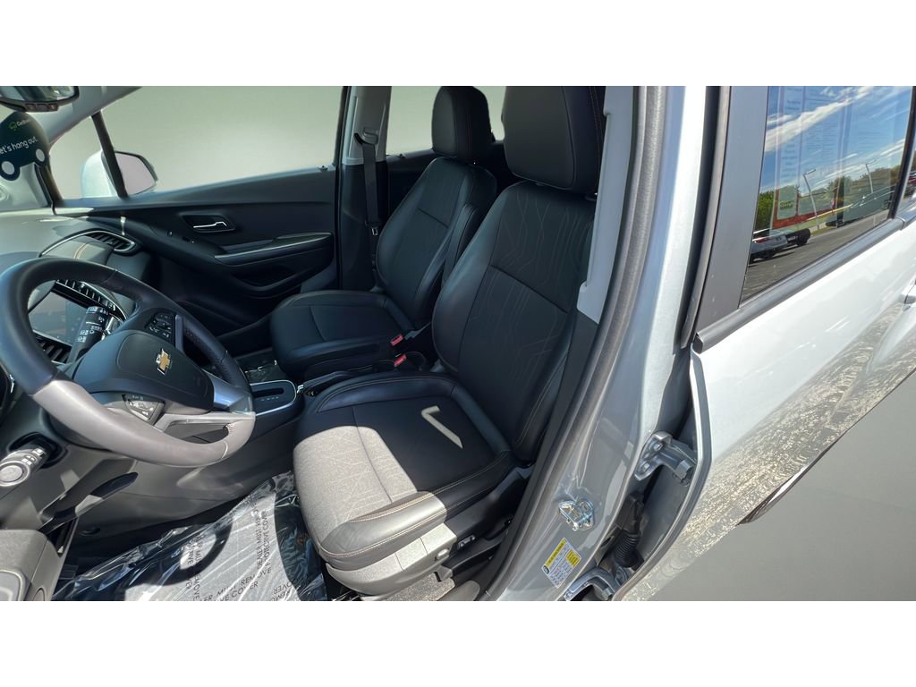 Certified 2022 Chevrolet Trax LT w/ LT Convenience Package AWD/4WD image 24