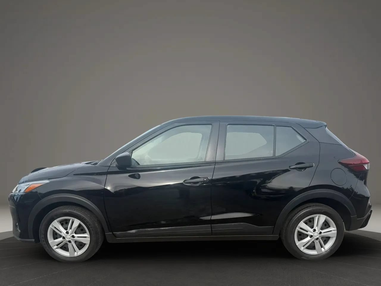 Used 2024 Nissan Kicks S FWD image 8