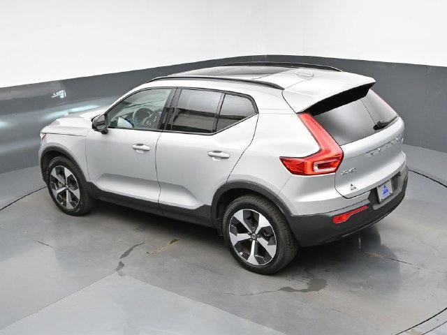 Used 2024 Volvo XC40 B5 Plus AWD/4WD image 44