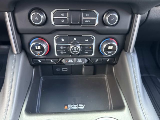 Used 2024 Chevrolet Suburban LT w/ Luxury Package RWD image 25