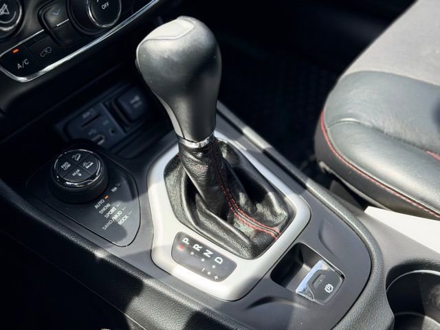 Used 2015 Jeep Cherokee Trailhawk w/ Safetytec Group AWD/4WD image 15