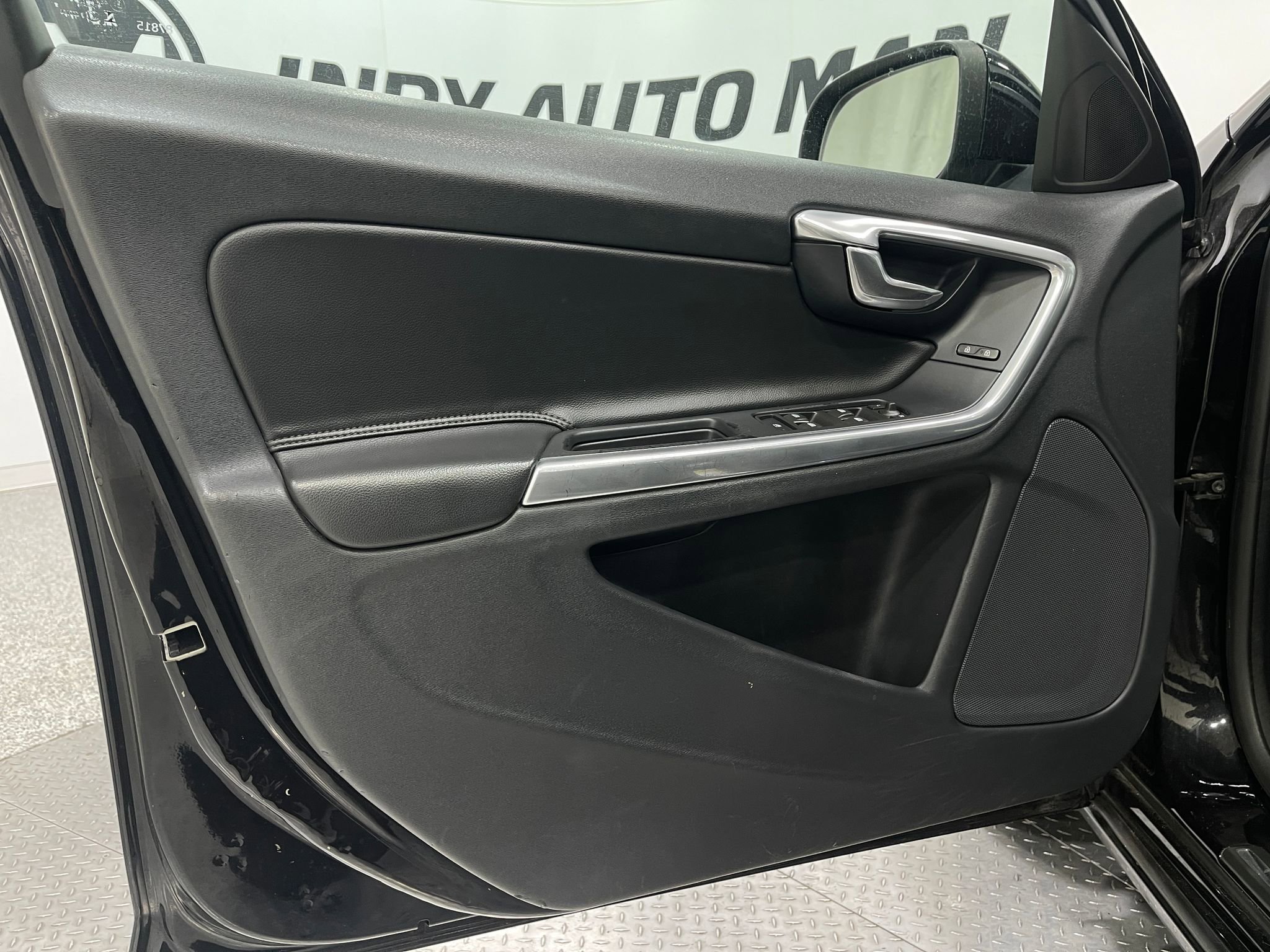 Used 2016 Volvo V60 T5 Premier image 13